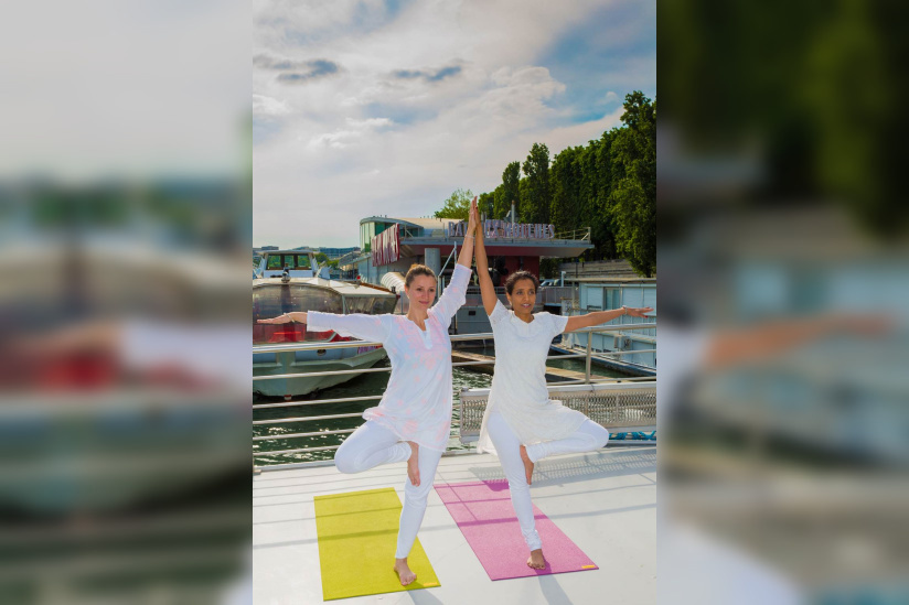 yoga bateaux mouches