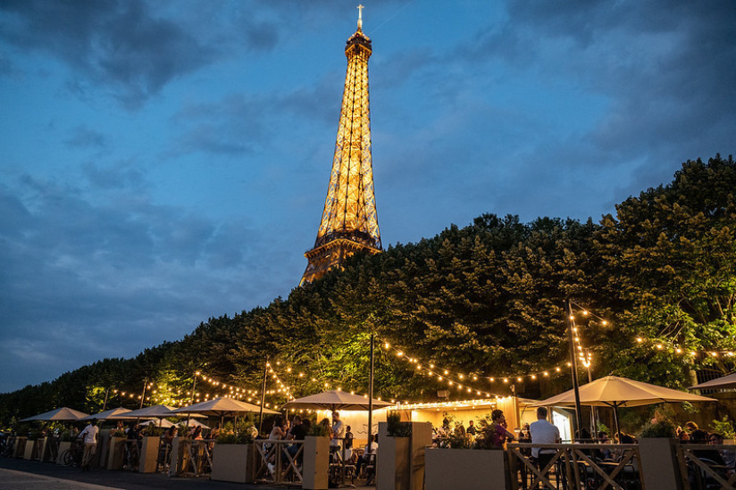 Le Bal de la Marine, la guinguette en bord de Seine au pied de la Tour Eiffel