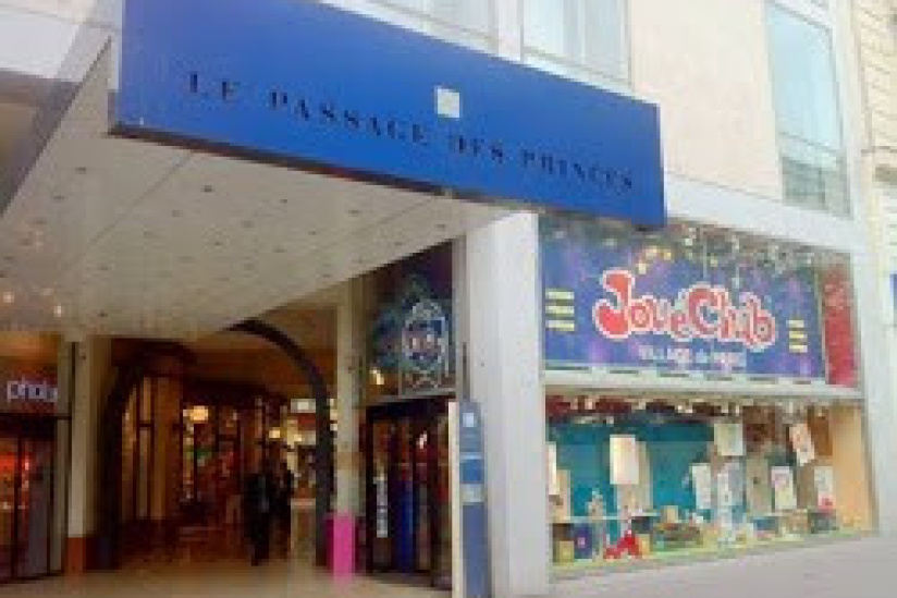 Village Jou?�Club Paris