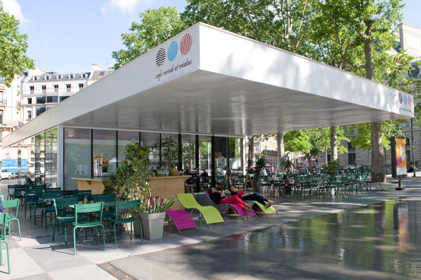 La terrasse du Café Monde et Médias sur la Place de La République