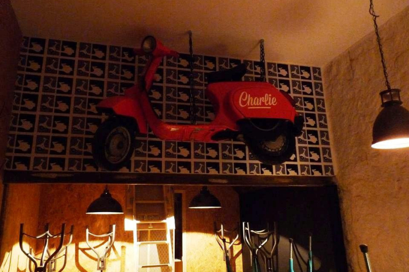 Charlie : le bar où la bière est à 2 balles 