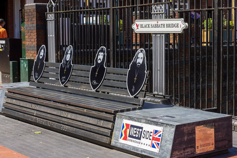 Ozzy Osbourne hommage funérailles banc pont Black Sabbath