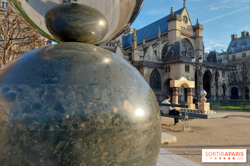 Paris : quel est ce portail monumental installé sur la place du Louvre ?