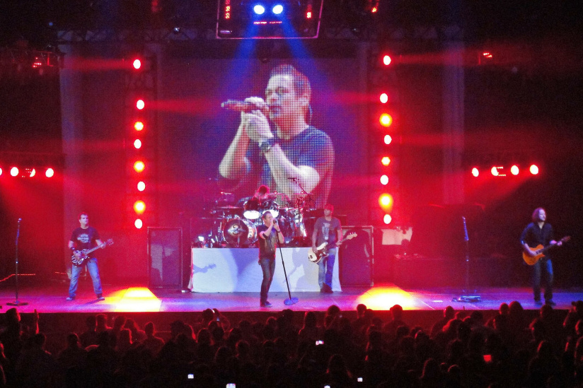 Brad Arnold, chanteur et fondateur de 3 Doors Down, est décédé à l'âge de 47 ans
