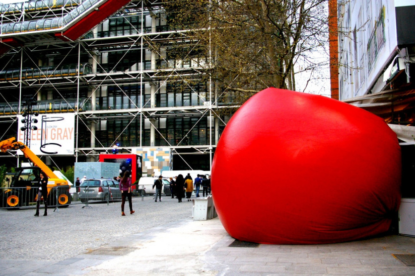 Le RedBall Project de Kurt Perschke débarque à Paris 