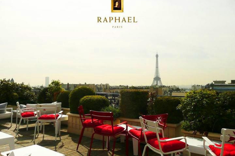 Terrasse et bar de l'hôtel Raphael : un lieu féérique