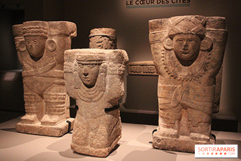 Mayas, un temps sans fin - alcantes,stèles soutenant un bâtiment