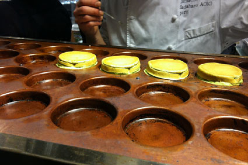 Macarons au chocolat enrové de pâte à gauffre, Salon du Chocolat 2011