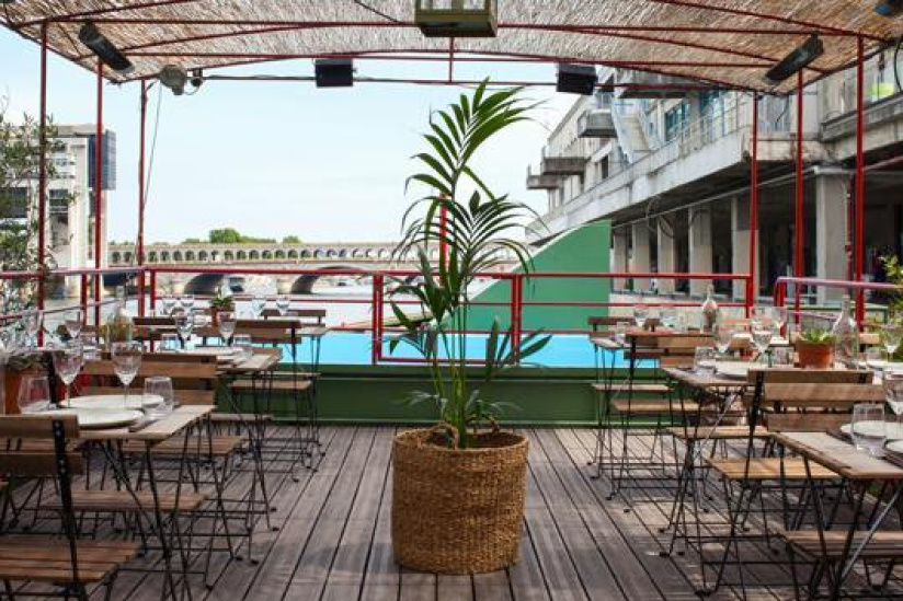 Le Playtime : la péniche terrasse piscine !