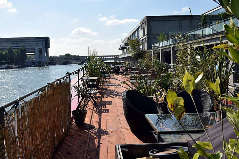 Le Playtime : la péniche terrasse piscine !