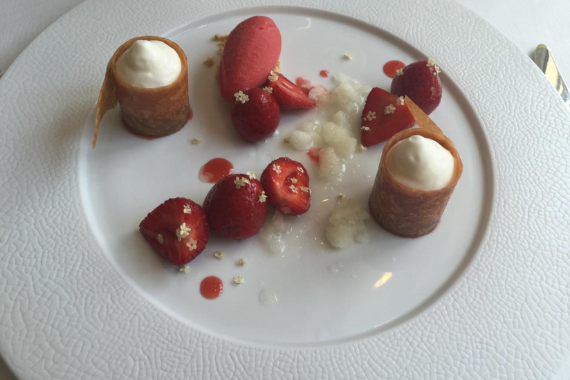 L'Abeille, restaurant du Shangri-La ouvre pour le déjeuner