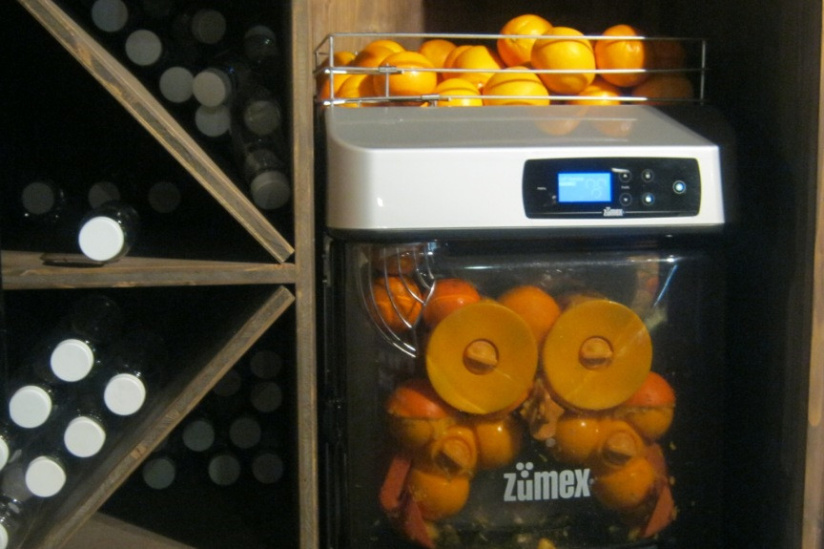 Dish of the Day, Machine à jus d'orange.