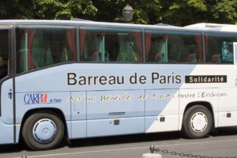 Le bus Barreau de Paris Solidarité s'installe à Paris Plage