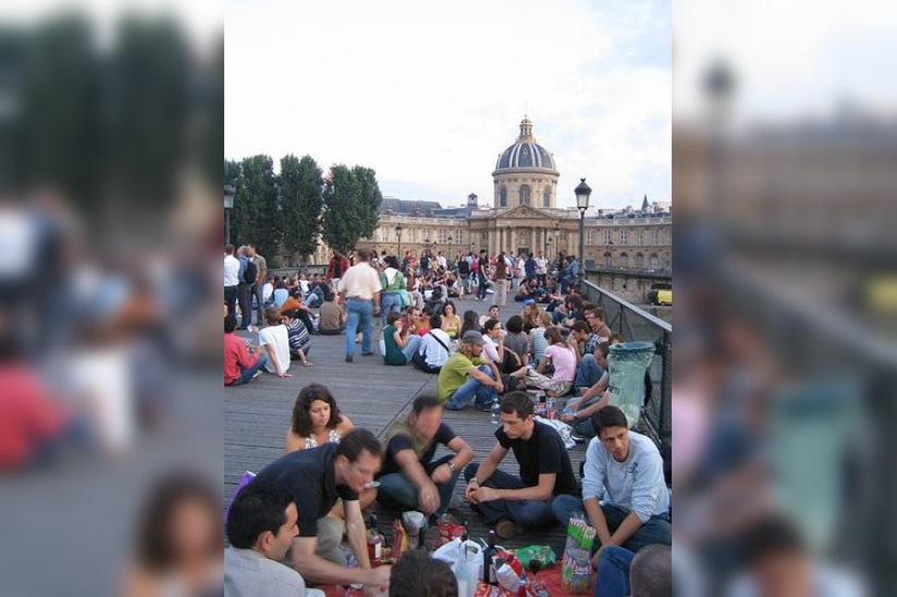 Pont des arts soirée pique nique