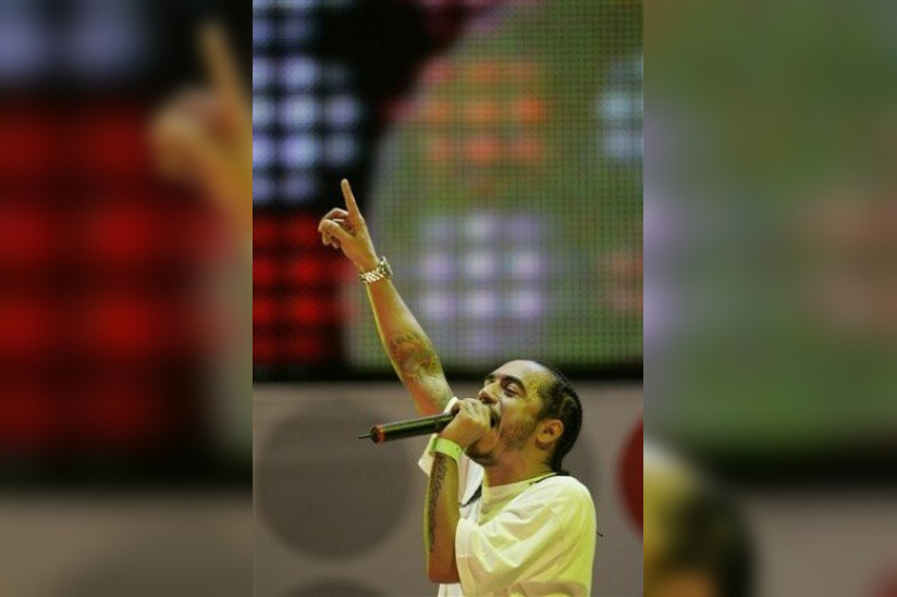 Brazil's rapper Marcelo D2 performs at the Live Earth concert on Copacabana beach in Rio de Janeiro, Saturday, July 7, 2007.  The concert is part of a 24-hour series spanning seven continents to raise awareness about global warming. (AP Photo/Silvia Izquierdo)