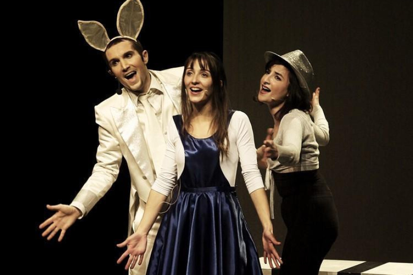 ALICE AU PAYS DES MERVEILLES