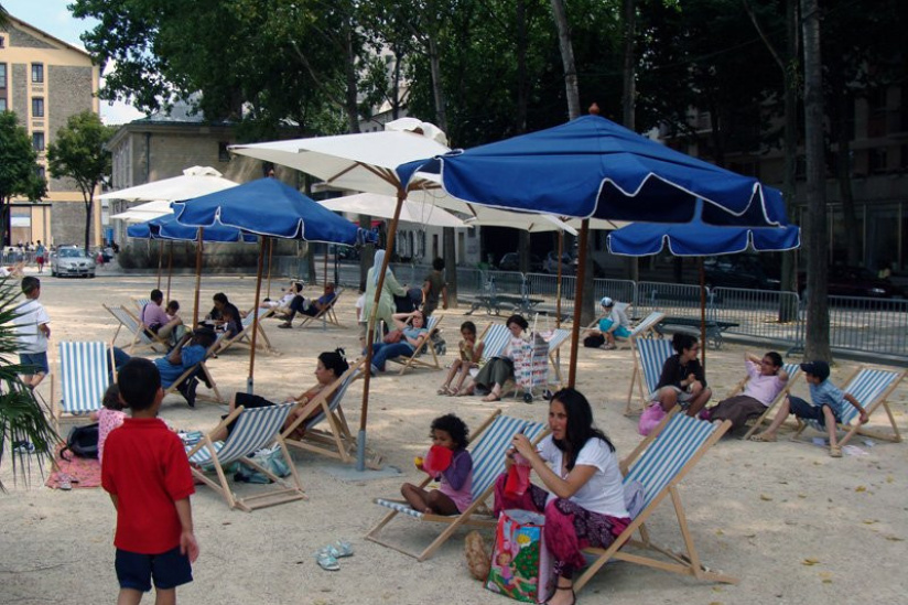Chaises longues à Paris Plage La Villette