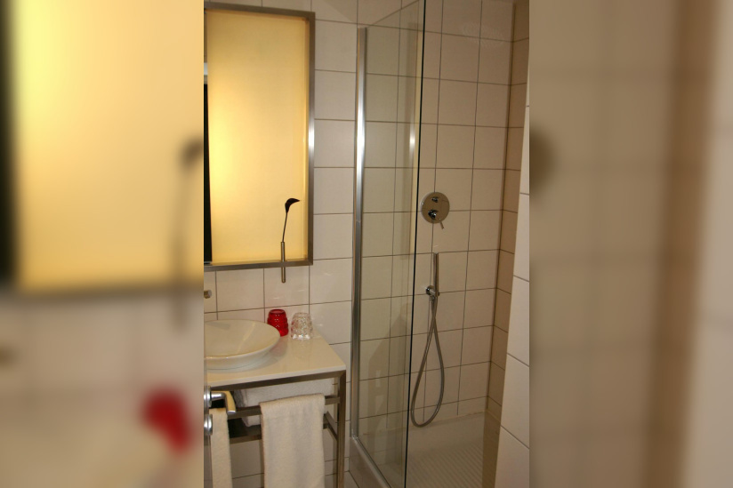 Salle de douche (pas de baignoire)