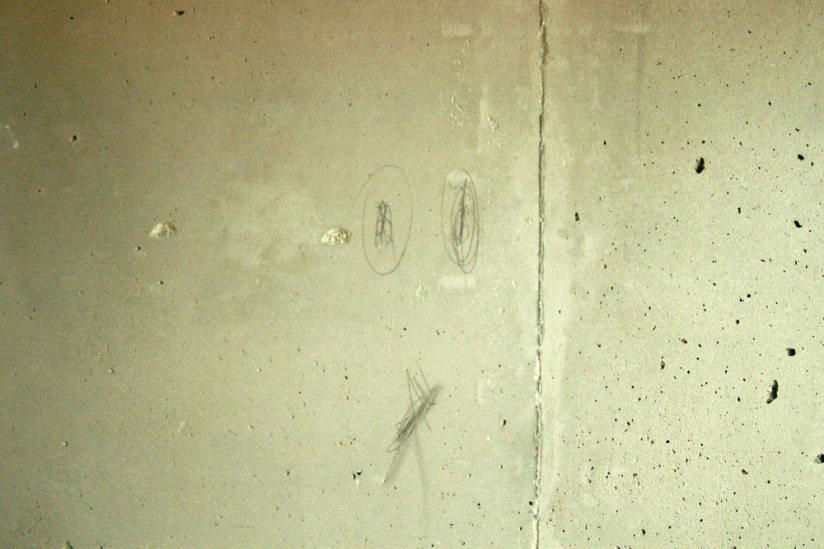 Traits de crayon de chantier volontairement conservés par Philippe Starck