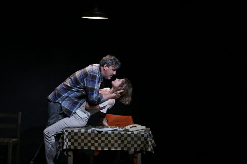 Le mec de la tombe d'à côté