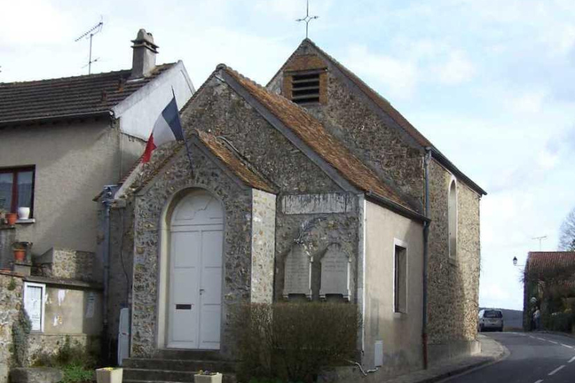 Au cœur des Yvelines, une étonnante mairie-église 