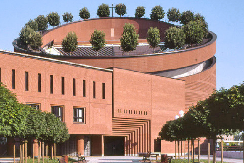 En Essonne, cette étonnante cathédrale cylindrique en briques est l'une des églises les plus insolites de la région
