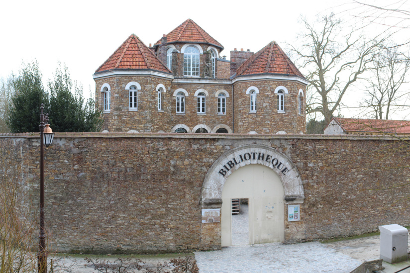 Cette ancienne prison de région parisienne a été transformée... en bibliothèque ! 