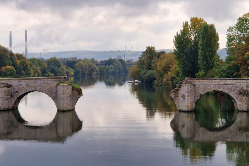 Ce pont brisé est l'un des plus anciens de France... et il se trouve en région parisienne