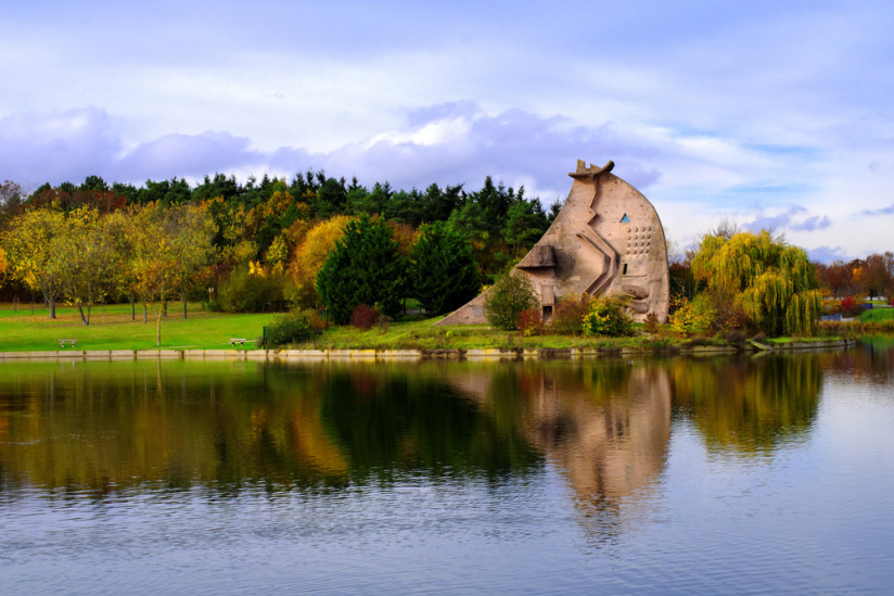 Connaissez-vous la Dame du Lac, cette étonnante sculpture d'escalade en région parisienne ?