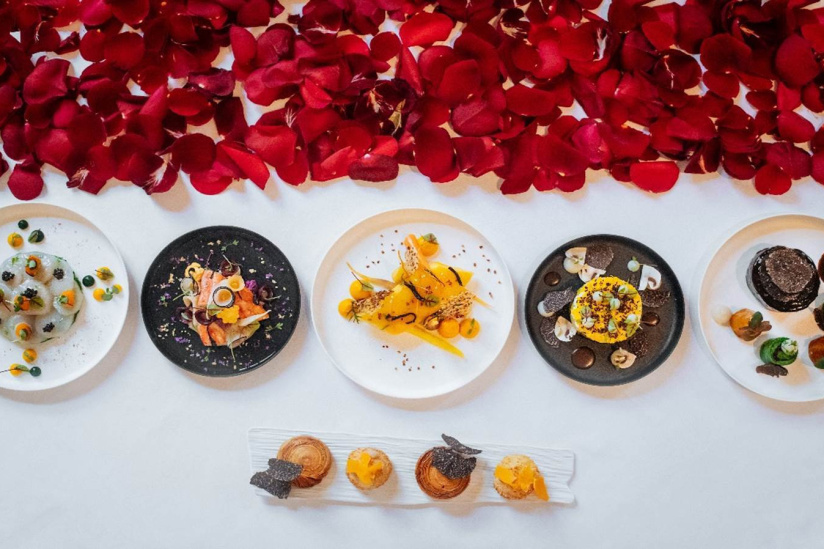 Saint Valentin 2021 à Paris : le menu de dîner romantique à emporter du Peninsula