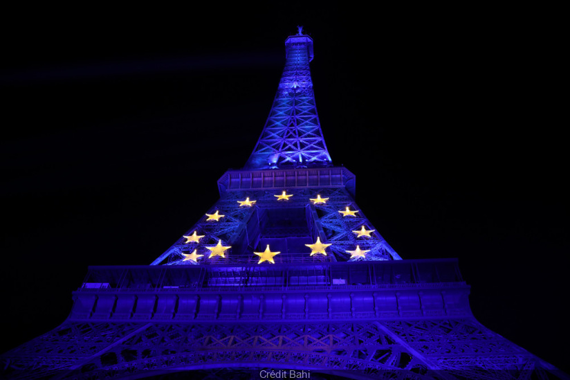 La tour Eiffel en bleu : jusqu'à quand affiche-t-elle les couleurs de l'Union européenne ?