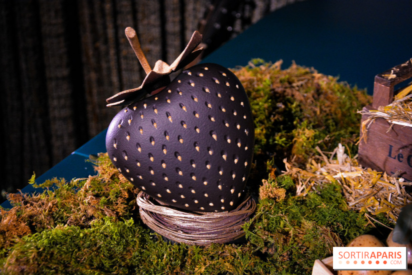 Oeuf de Pâques 2022 par Yann Brys pour l'Hôtel Nolinski : une fraise chocolatée ! 