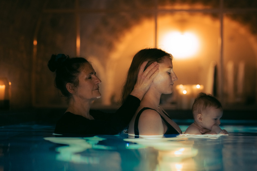 Insolite : une initiation au massage bébé dans un spa aquatique à Paris