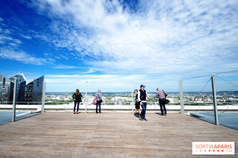 Réouverture du toit de la Grande Arche de La Défense