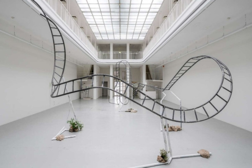 Jesse Darling au Palais de Tokyo : une exposition immersive entre ruines et récits oubliés