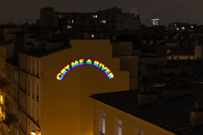 Nuit Blanche 2026 : une enseigne lumineuse d'Ugo Rondinone sur le Pignon de l'immeuble, au 13 rue Morand