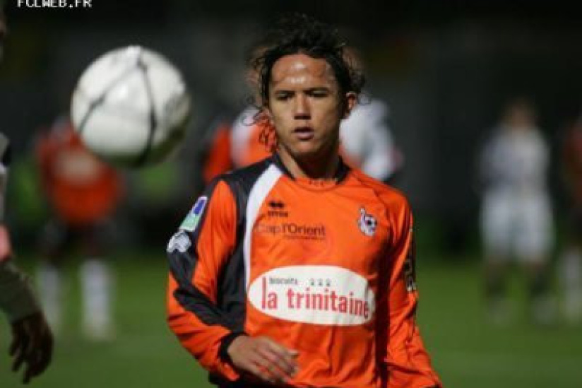 Vahirua proposé à Paris