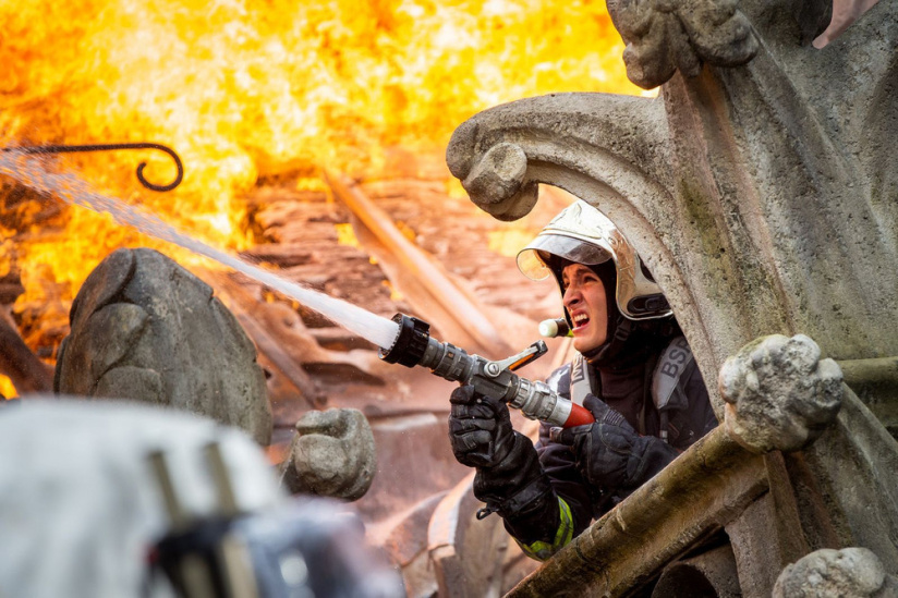Notre-Dame brûle : le drame historique de Jean-Jacques Annaud