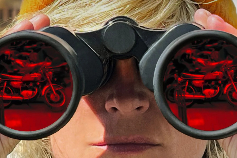 Mika Ex Machina : la comédie surprenante de Mika Tard et Déborah Saïag