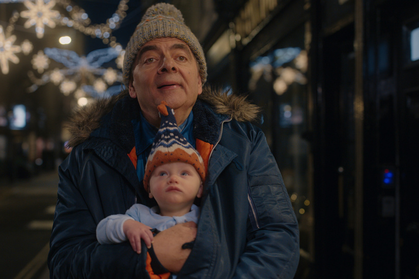 Seul face au bébé, la nouvelle comédie de Rowan Atkinson arrive sur Netflix