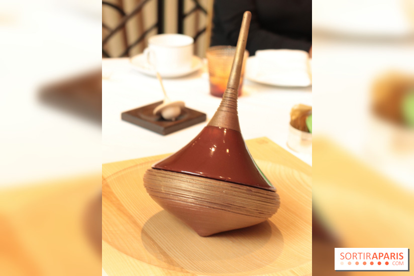 Bûche de Noël toupie du Shangri-La Paris 2017