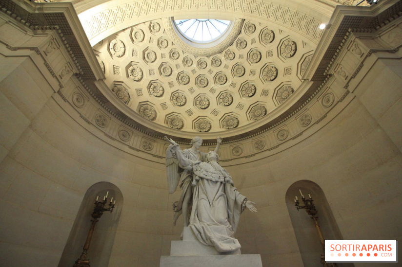 Un monde de plis à la chapelle Expiatoire