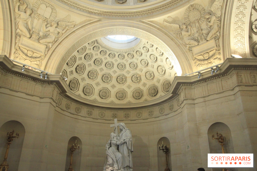 Un monde de plis à la chapelle Expiatoire