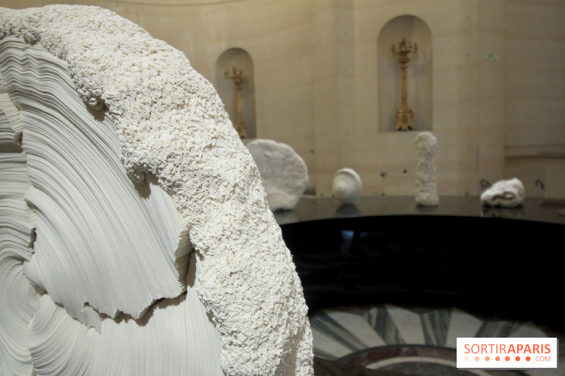 Un monde de plis à la chapelle Expiatoire