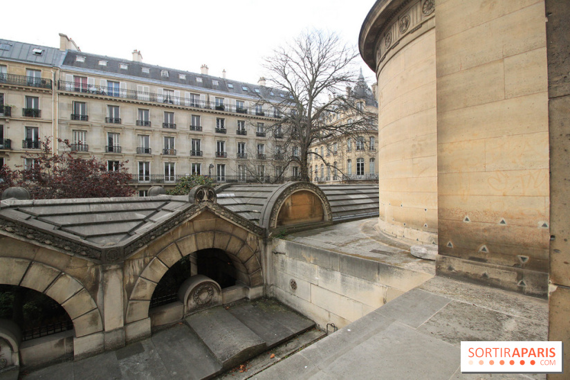 Un monde de plis à la chapelle Expiatoire