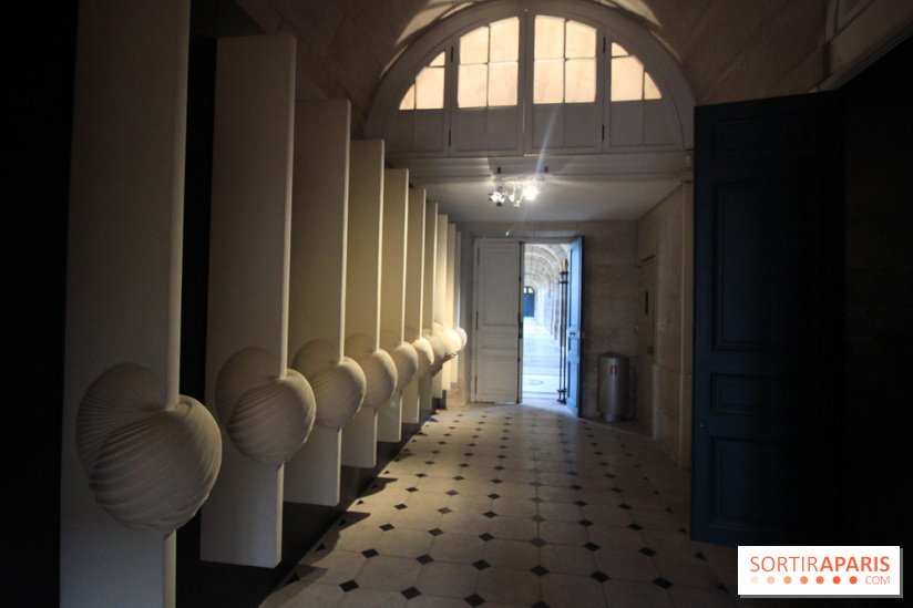 Un monde de plis à la chapelle Expiatoire