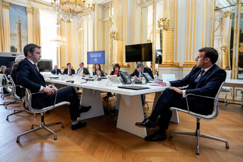 Coronavirus : la France n'a "jamais été en rupture de masques" affirme Macron 