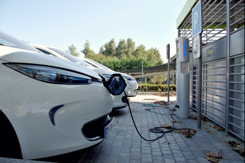 Voitures électriques : 100 000 bornes de recharge d'ici 2022 promet le gouvernement 