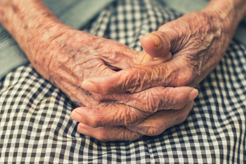Covid : le protocole dans les Ehpad assoupli pour les fêtes de fin d'année 
