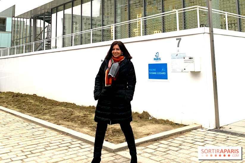 Anne Hidalgo pose symboliquement pour le climat avec des femmes écolos et socialistes au Trocadéro